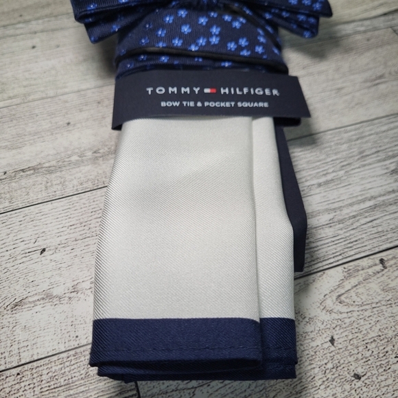 Tommy Hilfiger Bow Tie Pocket Square Set Bow Necktie NEW Navy Blue White Floral - Picture 3 of 6